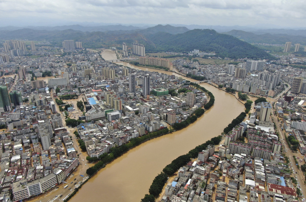 Jezive poplave: Građani evakuisani, više mrtvih; Objavljeni zastrašujući snimci FOTO/VIDEO