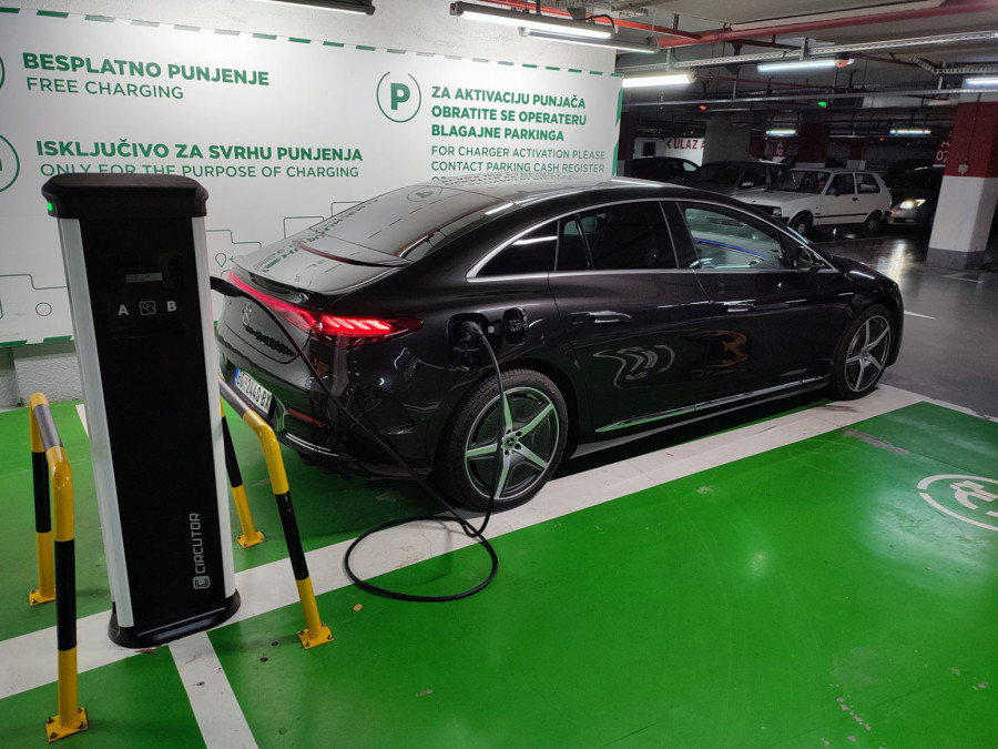 Test električnog automobila: Mercedes EQE – ništa bez tradicije