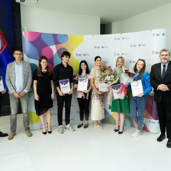 Mladi kreatori budućnosti: Studenti nagrađeni za eseje o Srbiji i svetu FOTO