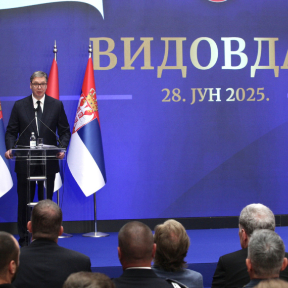 Vučić: "Ima onih koji žele da Srbija raste i onih koji žele da Srbija stane"; "Vreme je da slavimo pobede"