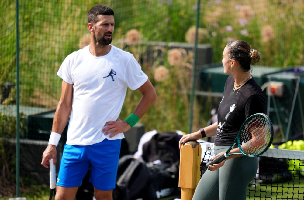 Šou u Londonu: Đoković "upao" na konferenciju za medije Arine Sabalenke