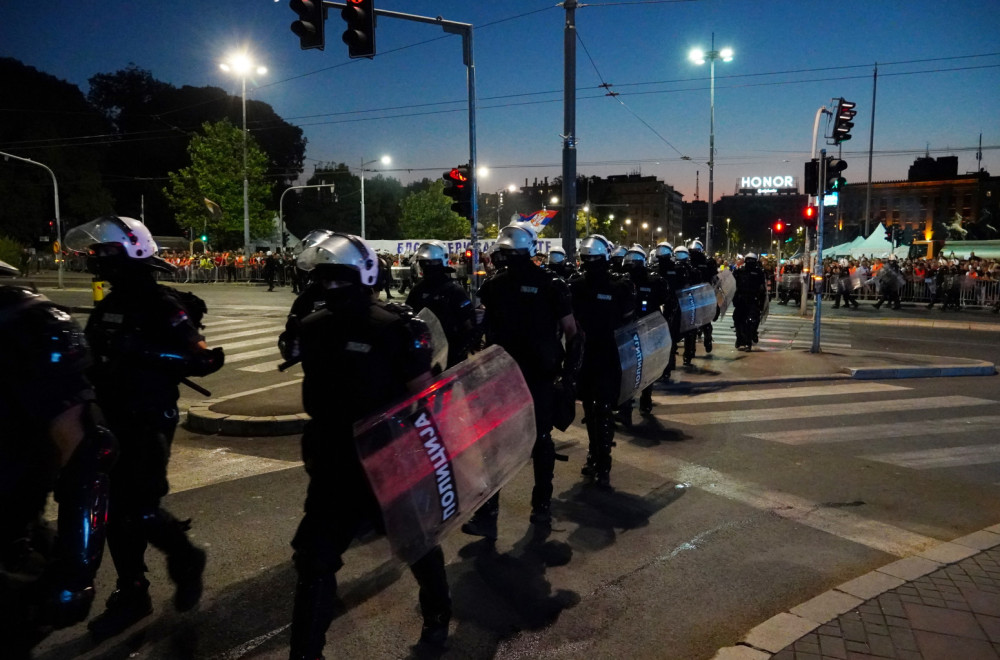 VJT: Ulaže se žalba na odluku suda kojom nije određen pritvor za 19 osumnjičenih za napad na policiju