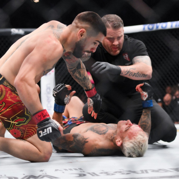 Ilija nokautirao Brazilca i uzeo UFC titulu VIDEO