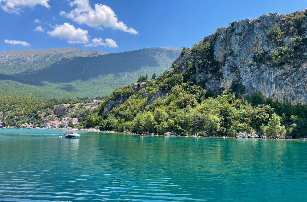 Drama na Ohridu: Četvoro zaglavljeno na jedrilici, policija reagovala u poslednjem trenutku