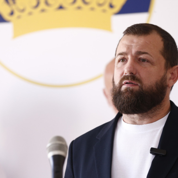 Lažni patriotizam na delu; Poslanik Miloša Jovanovića i POKS-a javno traži u Strazburu da se Srbija kazni