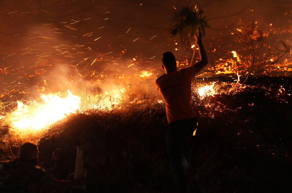 "Wolf" ravages everything in front of it; Order issued: Run, now! PHOTO/VIDEO