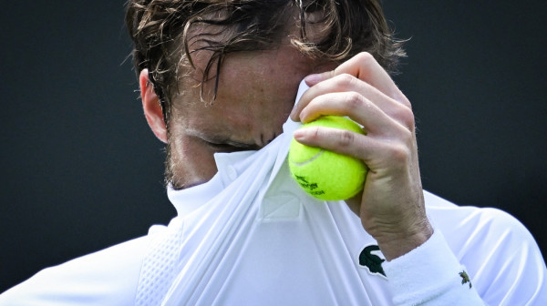 Prvi šok na Vimbldonu!