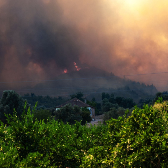 Besne požari: Kuće izgorele do temelja; Hitno evakuisano 50.000 ljudi; Katastrofalni prizori FOTO/VIDEO