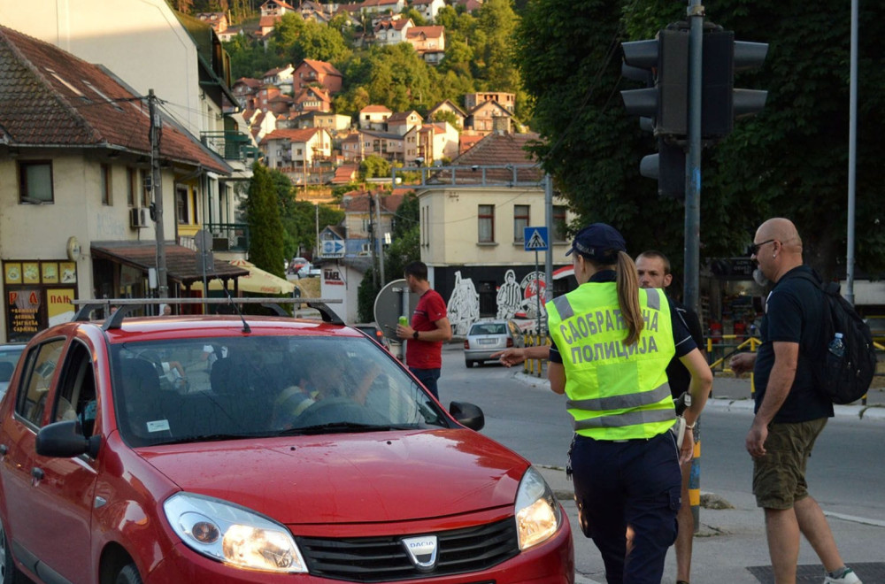 Prvi incidenti: Blokaderka probala da probije blokadu; Za njih važe sopstvena pravila FOTO