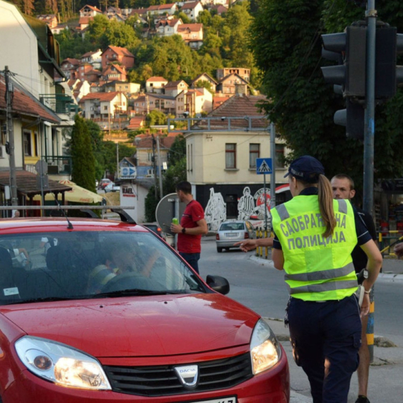 Prvi incidenti: Blokaderka probala da probije blokadu; Za njih važe sopstvena pravila FOTO