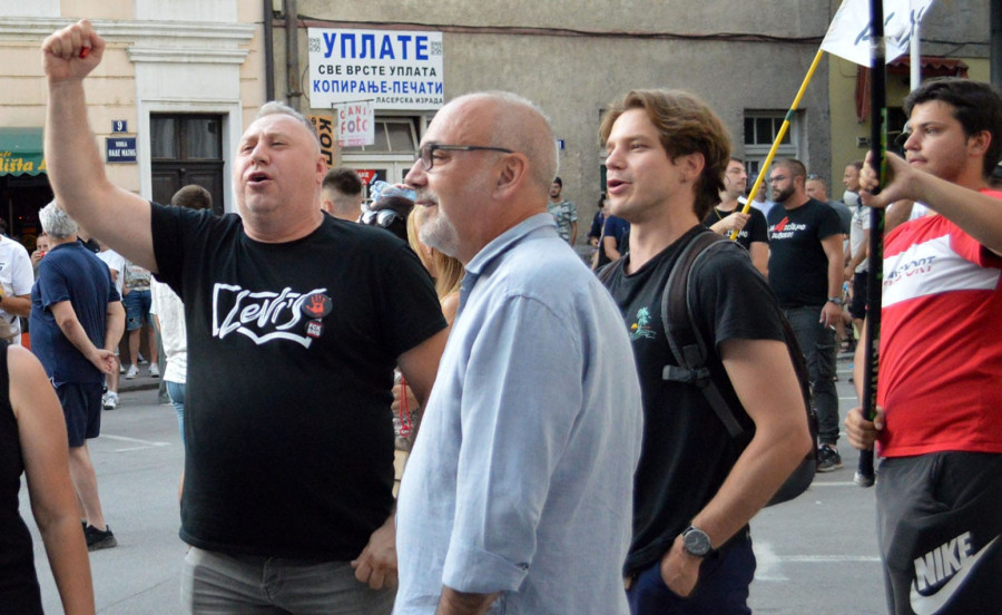 Prvi incidenti: Blokaderka probala da probije blokadu; Za njih važe sopstvena pravila FOTO