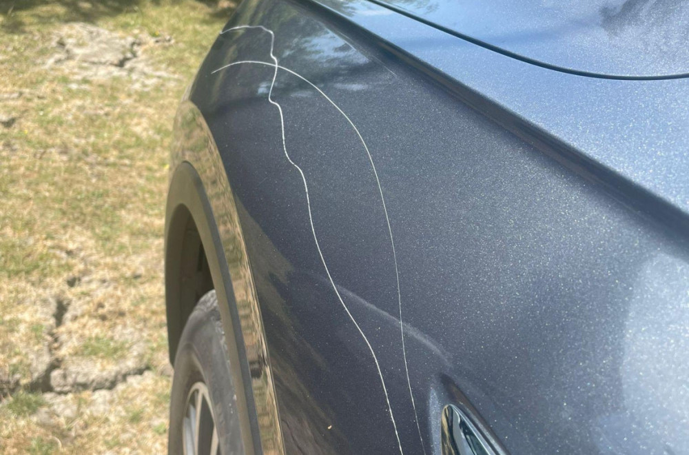 Još jedno zlodelo blokadera: Izgrebali automobil novinaru FOTO/VIDEO