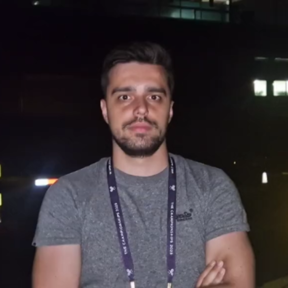 Reketiranje u Londonu: Prvi mačići se u vodu bacaju VIDEO