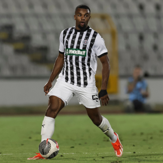 "Bolje da igraš za manji novac, nego da ideš u Srbiju"