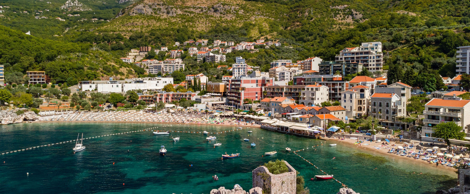 Astronomske cene u poznatom mestu u Crnoj Gori razbesnele Srbe: "Ovog nema ni u Dubaiju"