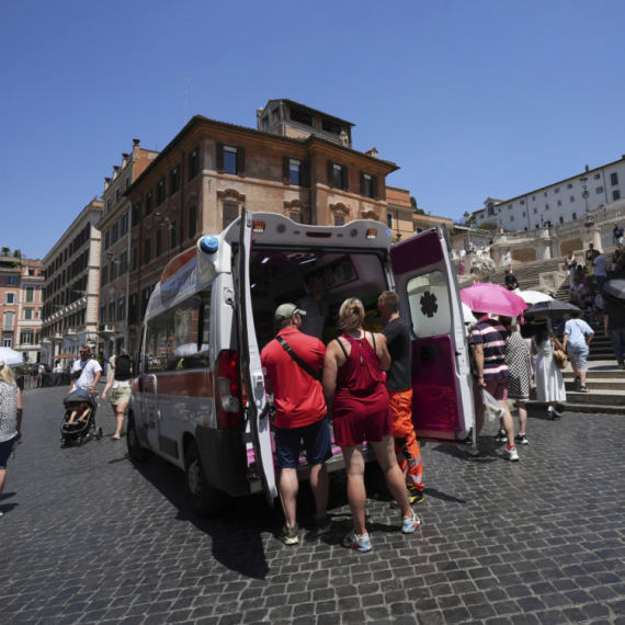 Italija gori; Ljudi padaju mrtvi