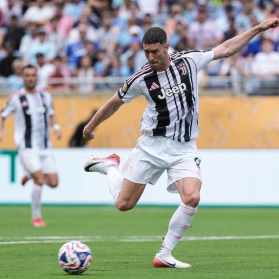 Mančester junajted odlučuje o sudbini Vlahovića