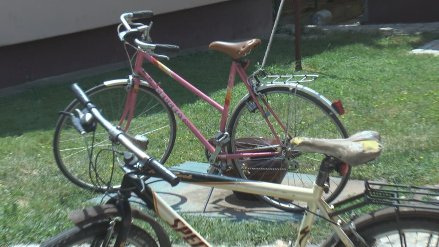 Deda Miroslav iz Kraljeva ne odustaje od rada: Njegove ruke su tokom decenija popravile na hiljade bicikala