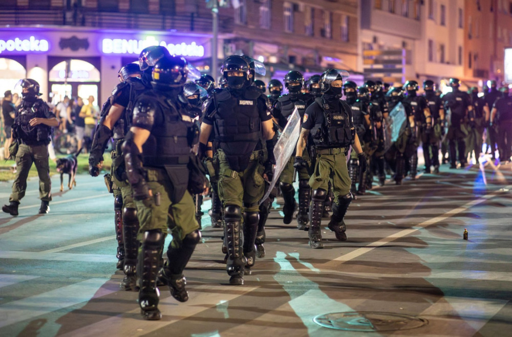 Oglasio se MUP o fantomkama na blokadama: Deo su zvanične opreme; Koriste se po nalogu nadređenih