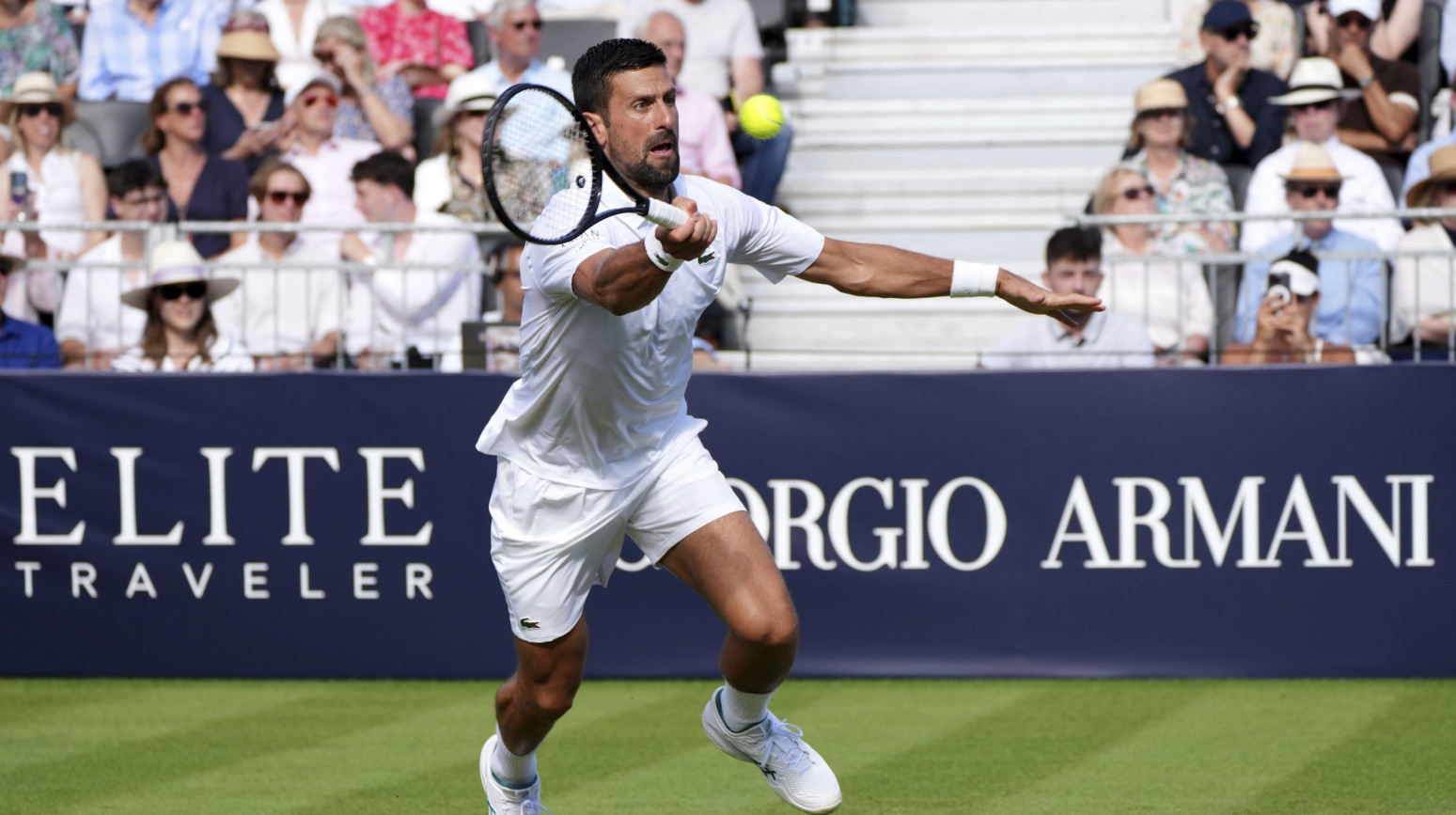 Đoković i teniser koji je digao ruke, a vodi protiv Novaka