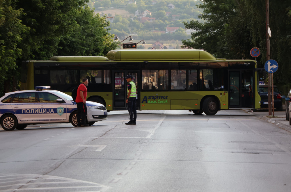 Blokaderi zaustavili autobus s decom; Maltretirali ih u sred noći; Roditelji ogorčeni: "Sram da vas bude!"