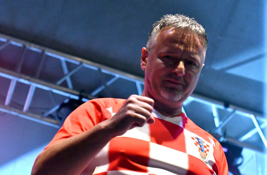 Isplivale cene, ljudi šokirani: Evo koliko košta voda na koncertu Tompsona FOTO