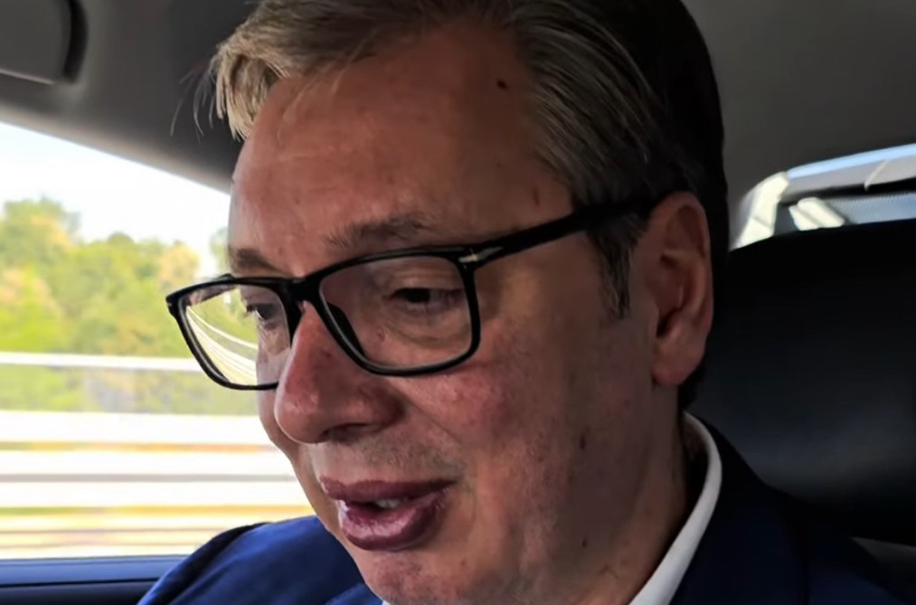 Vučić na auto-putu: "Ponosan sam. Od Beograda do Čačka za samo sat i 10 minuta" VIDEO