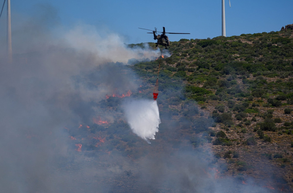 Evakuisana naselja, zatvoren auto-put FOTO/VIDEO