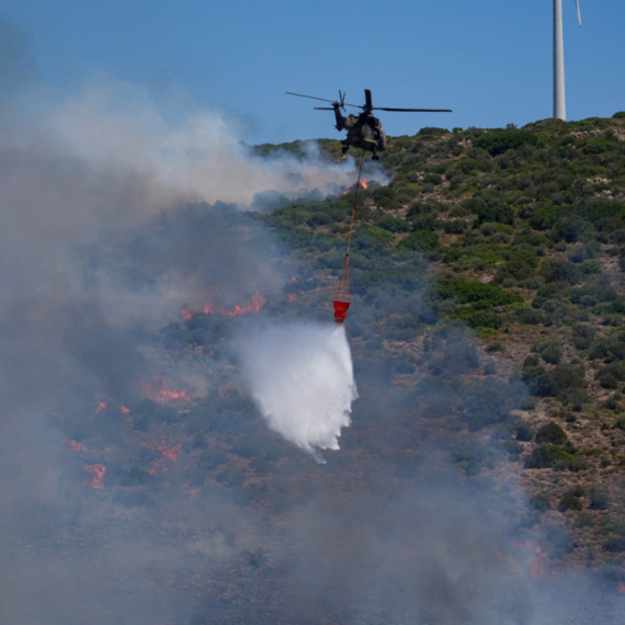 Buknuo veliki požar u Šibeniku; Dignuta tri aviona
