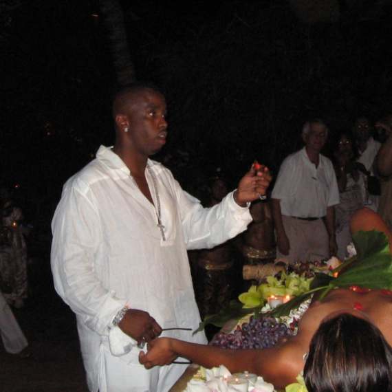 "Bio mi je idol, a onda je tražio da spavam s njegovom devojkom dok on gleda" FOTO/VIDEO