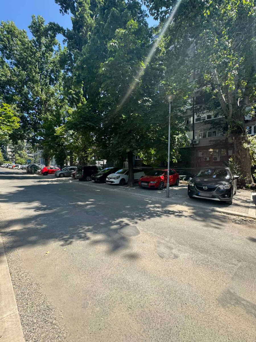 Rekonstruisano 100 parking mesta na Novom Beogradu FOTO