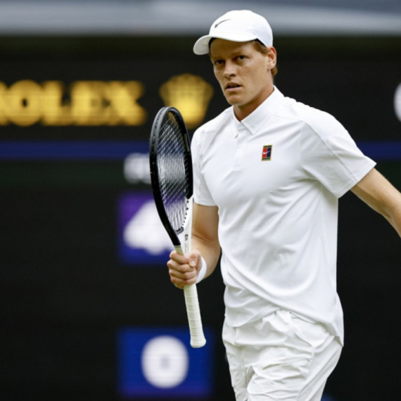 Siner silovit, ali uz pet propuštenih meč-lopti