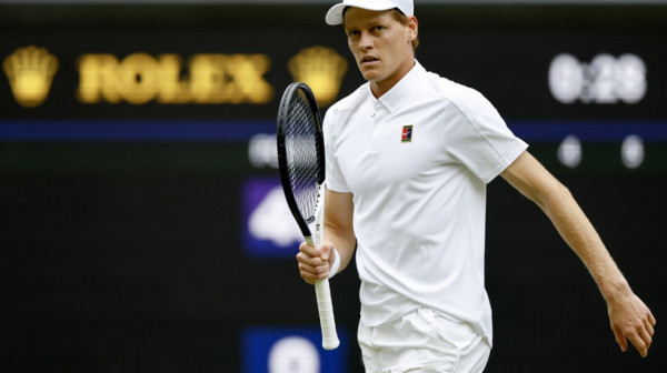 Siner silovit, ali uz pet propuštenih meč-lopti