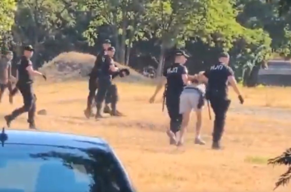 Posle poziva FDU na ubistvo policajaca, pridružili im se obožavaoci; Policija hapsi zlikovce sa fantomkama