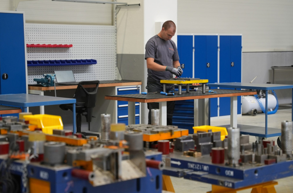 Početna plata u novoj fabrici i preko 160.000 dinara: Biće zaposleno više od 800 ljudi