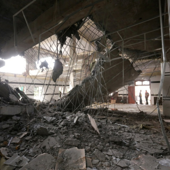 Srušila se petospratnica u Pakistanu; Ima mrtvih i zatrpanih