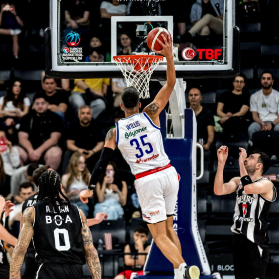 Novo pojačanje u Parizu – veteran iz Efesa