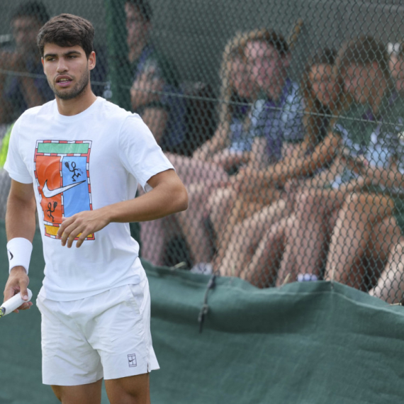 Alkaras odgovorio Kirjosu: "Smešno"