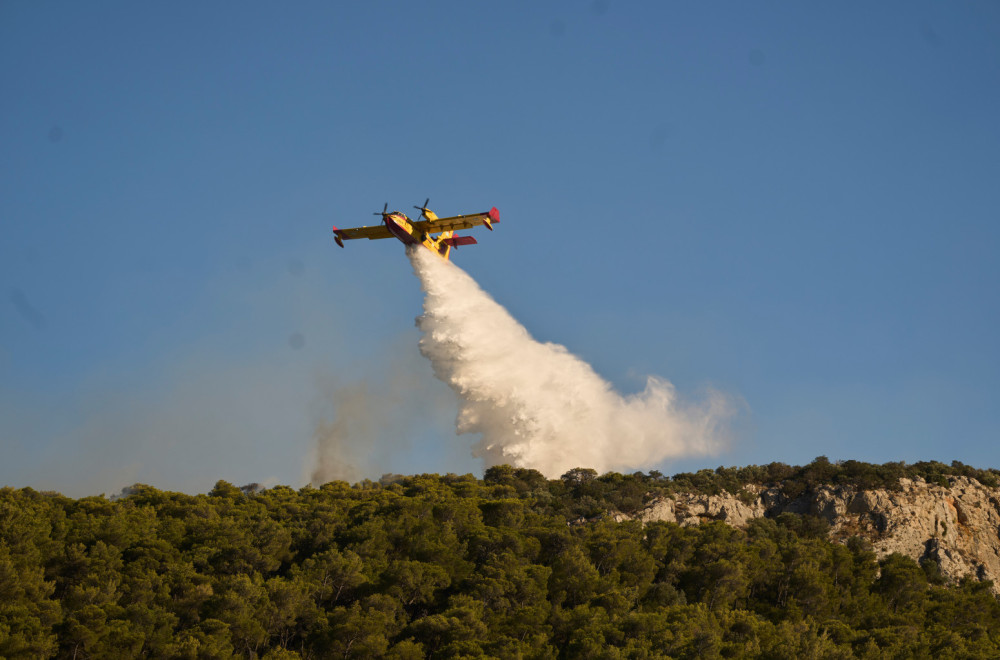 Vatra guta u grčkom letovalištu; Naređena evakuacija, poslata poruka upozorenja FOTO/VIDEO