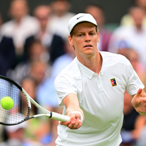 "Bezgrešni" Siner u osmini finala Vimbldona – Martinesu dozvolio samo pet gemova!