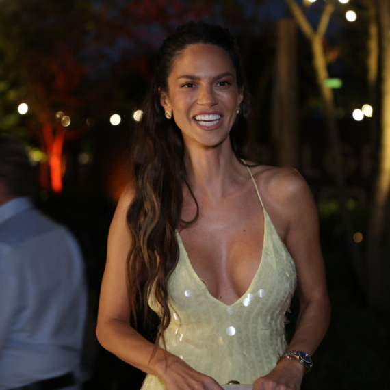 Njene fotke u bikiniju su sve što vam treba ovog leta FOTO