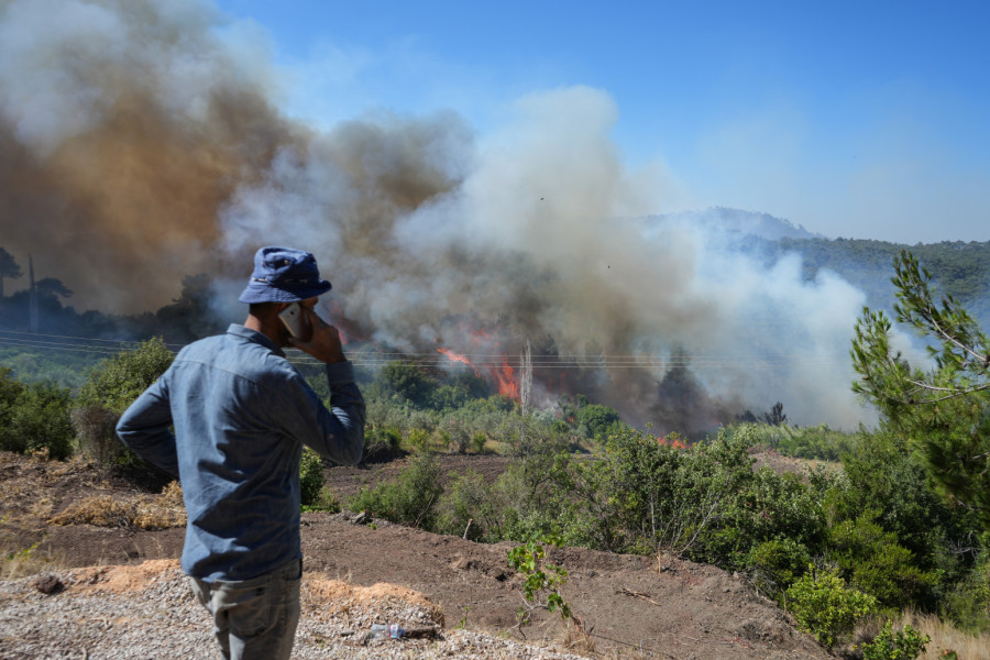 Bitka sa vatrenom stihijom u Siriji: Mine i vetrovi otežavaju gašenje FOTO