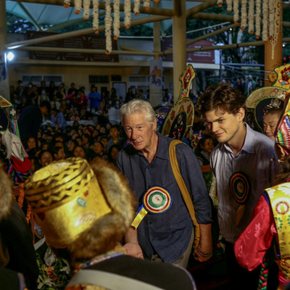 Prava fešta na 90. rođendanu Dalaj Lame: Na hiljade zvanica, a među njima i Ričard Gir FOTO/VIDEO
