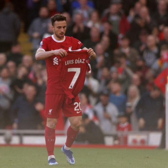 Ko tebe hlebom, ti njega kamenom