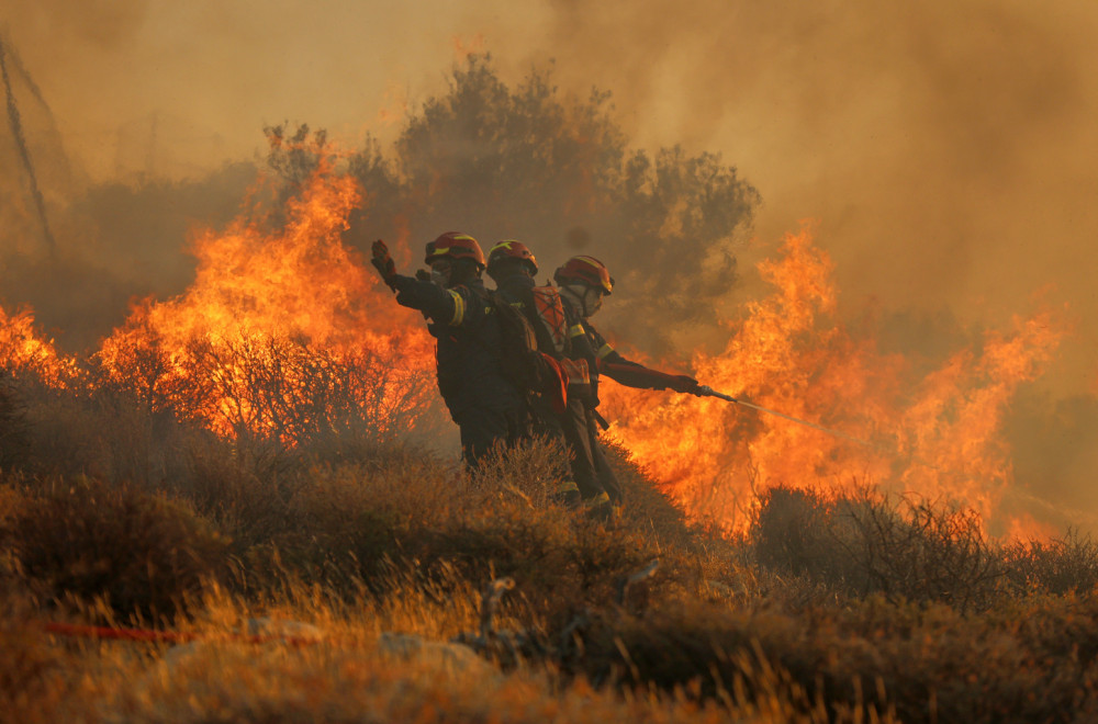 Divljaju požari – kulja crni dim: Naređena hitna evakuacija FOTO/VIDEO