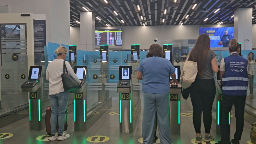 Pao sistem za pasoše na aerodromu Nikola Tesla: Počelo manuelno očitavanje