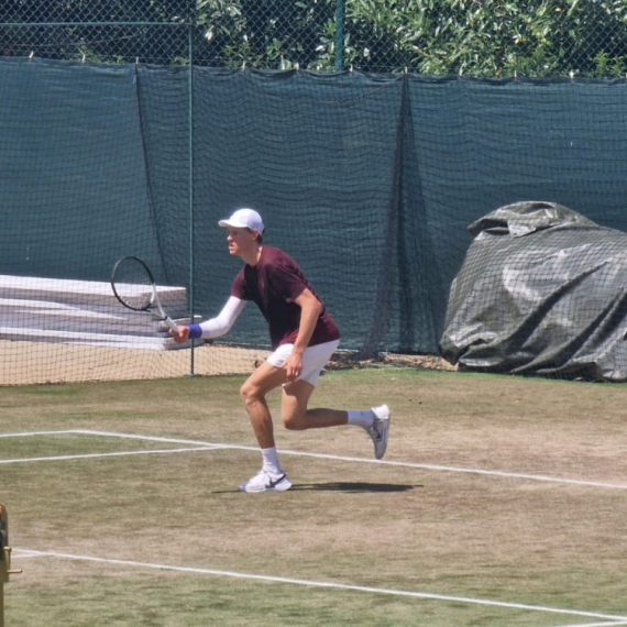 Đoković pomerio trening –  Siner bez problema pred polufinale FOTO