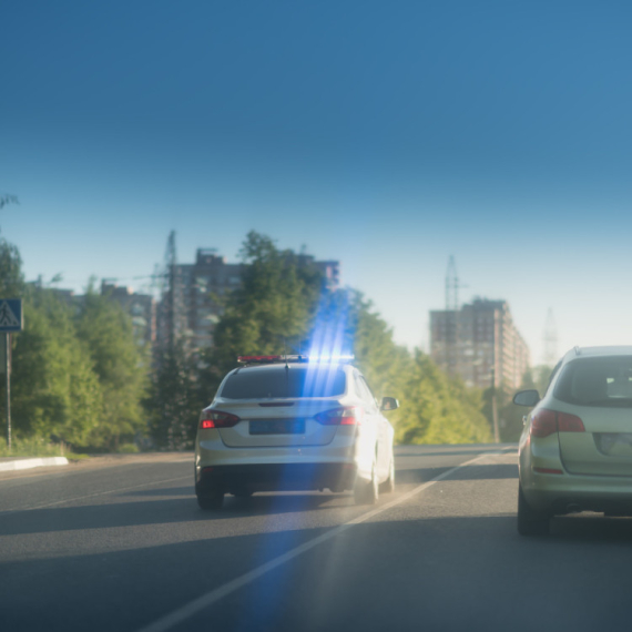Ukrao auto u Borči, pa usledila policijska potera: Evo kako izgleda lice mesta VIDEO