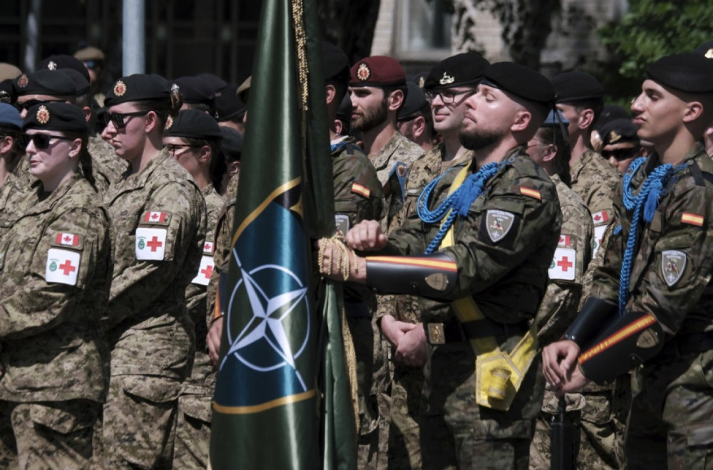 NATO sends a message to Moscow: "Nobody will be abandoned"