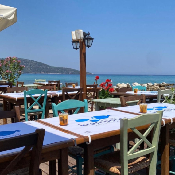 Srpkinja nakon odmora na Tasosu "izgorela": "Ležaljke skuplje, pčele i gužve na sve strane" FOTO